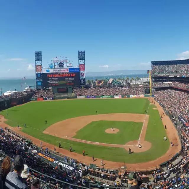 从看台上眺望贝博体彩app甲骨文公园, with the baseball diamond in the foreground and San Francisco Bay in the background.